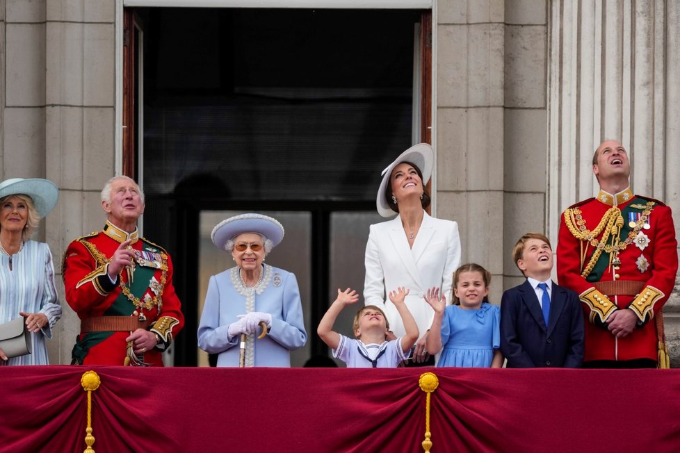 Oslavy královského jubilea: Kate, William a děti George, Charlotte a Louis