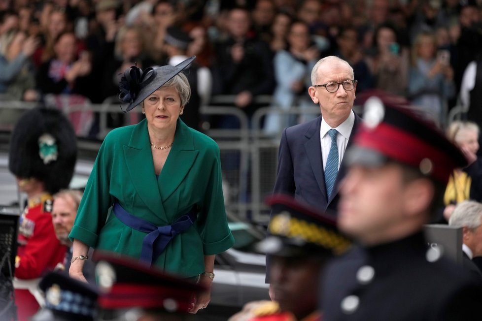 Druhý den oslav královnina jubilea: Theresa May a její manžel Philip May