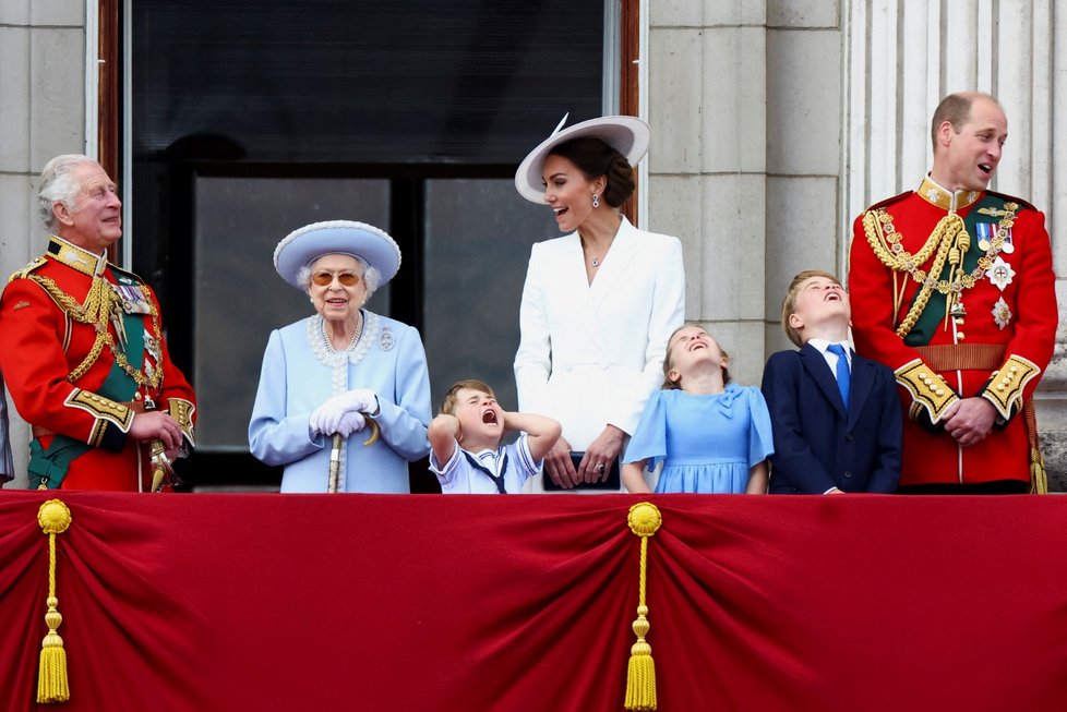 Oslavy královského jubilea: Princ Louis si zakrýval uši