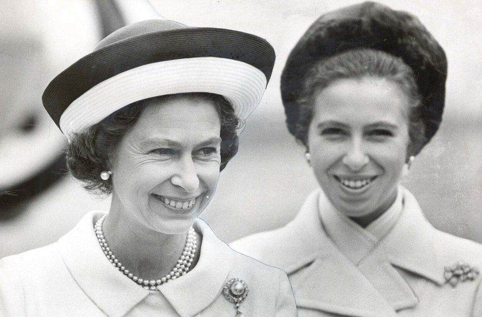 Královna Alžběta II. a princezna Anne v roce 1970