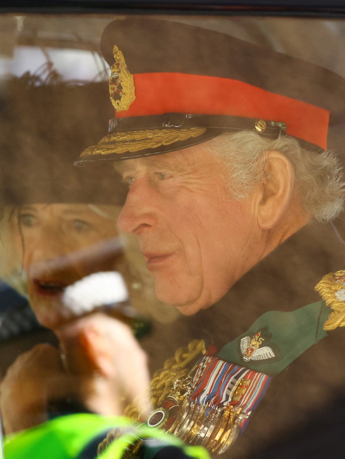 Král Karel III. při skotském rozloučení s královnou Alžbětou