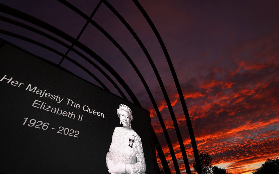 Portrét zesnulé královny Alžběty při západu slunce v Aberdeenu