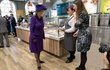 Vévodkyně Camilla v supermarketu.