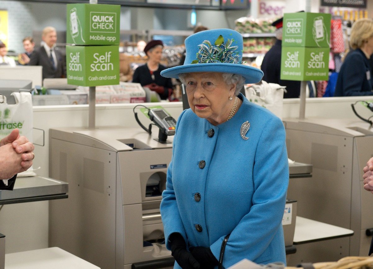 Královna Alžběta II. na nákupech.