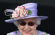 Královna Alžběta II. na dostizích