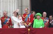 Královská rodina na balkoně při oslavách Trooping the Colors