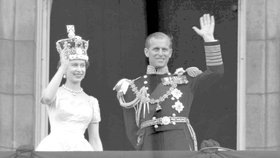 Královna Alžběta a princ Philip zamlada