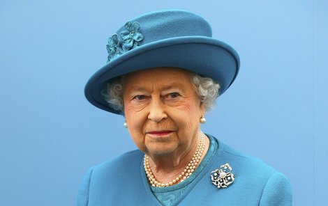 Královna Alžběta II. má korunu dosud ve svém trezoru.