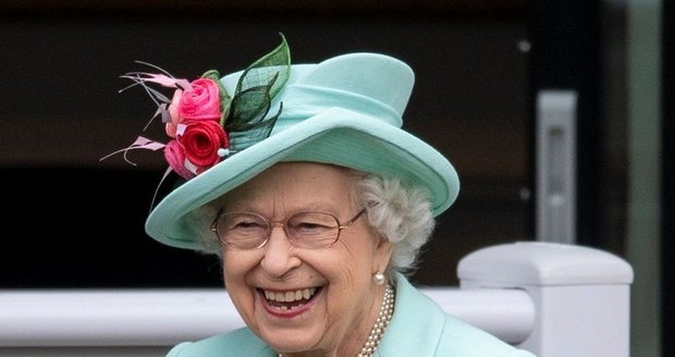 Královna Alžběta v Ascotu