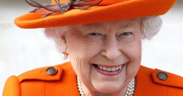 Královna navštívila vědecké muzeum v Londýně. Hýřila dobrou náladou a úsměvy rozdávala na všechny strany.