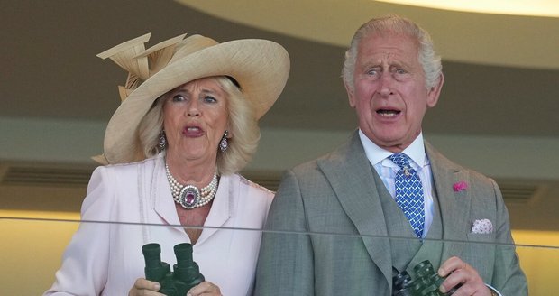 Král a královna na závodech Royal Ascot