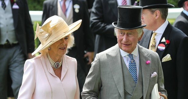 Král a královna na závodech Royal Ascot