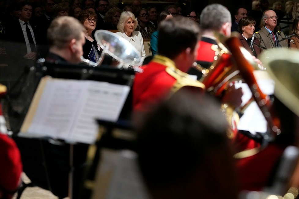 Královna Camilla se zúčastnila hudebního večera v katedrále v Salisbury.