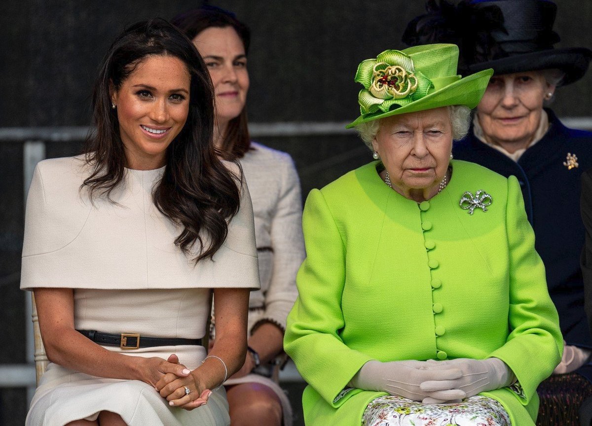 Královna Alžběta s vévodkyní Meghan ze Sussexu