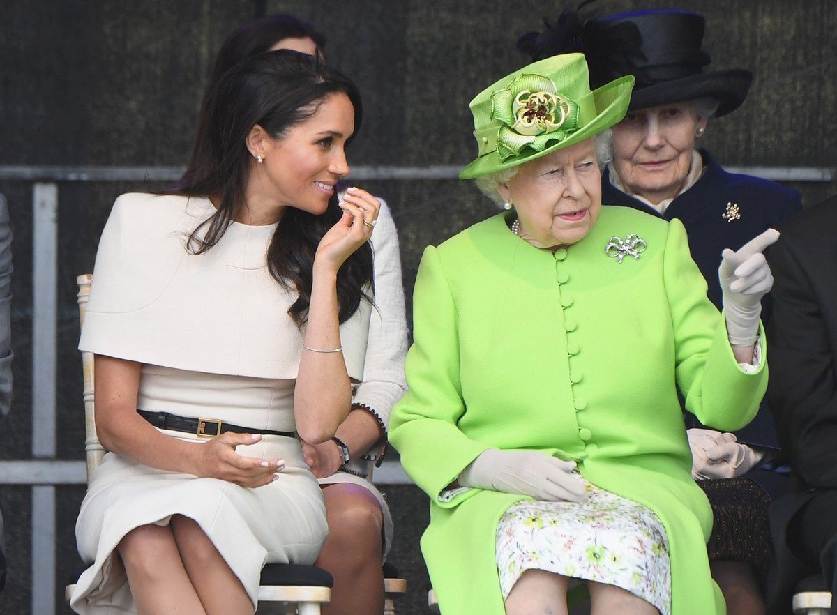 Královna Alžběta s vévodkyní Meghan ze Sussexu