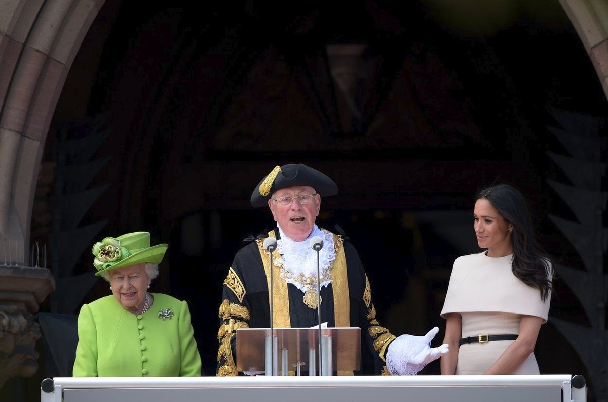 Královna Alžběta s vévodkyní Meghan ze Sussexu