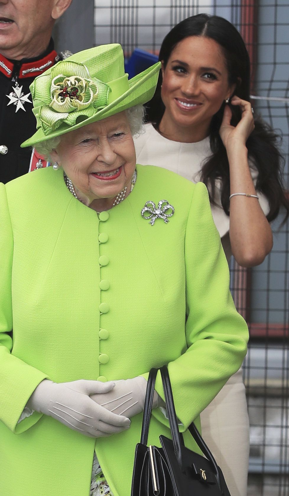 Královna Alžběta a vévodkyně Meghan ze Sussexu