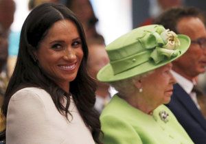 Královna Alžběta a vévodkyně Meghan ze Sussexu