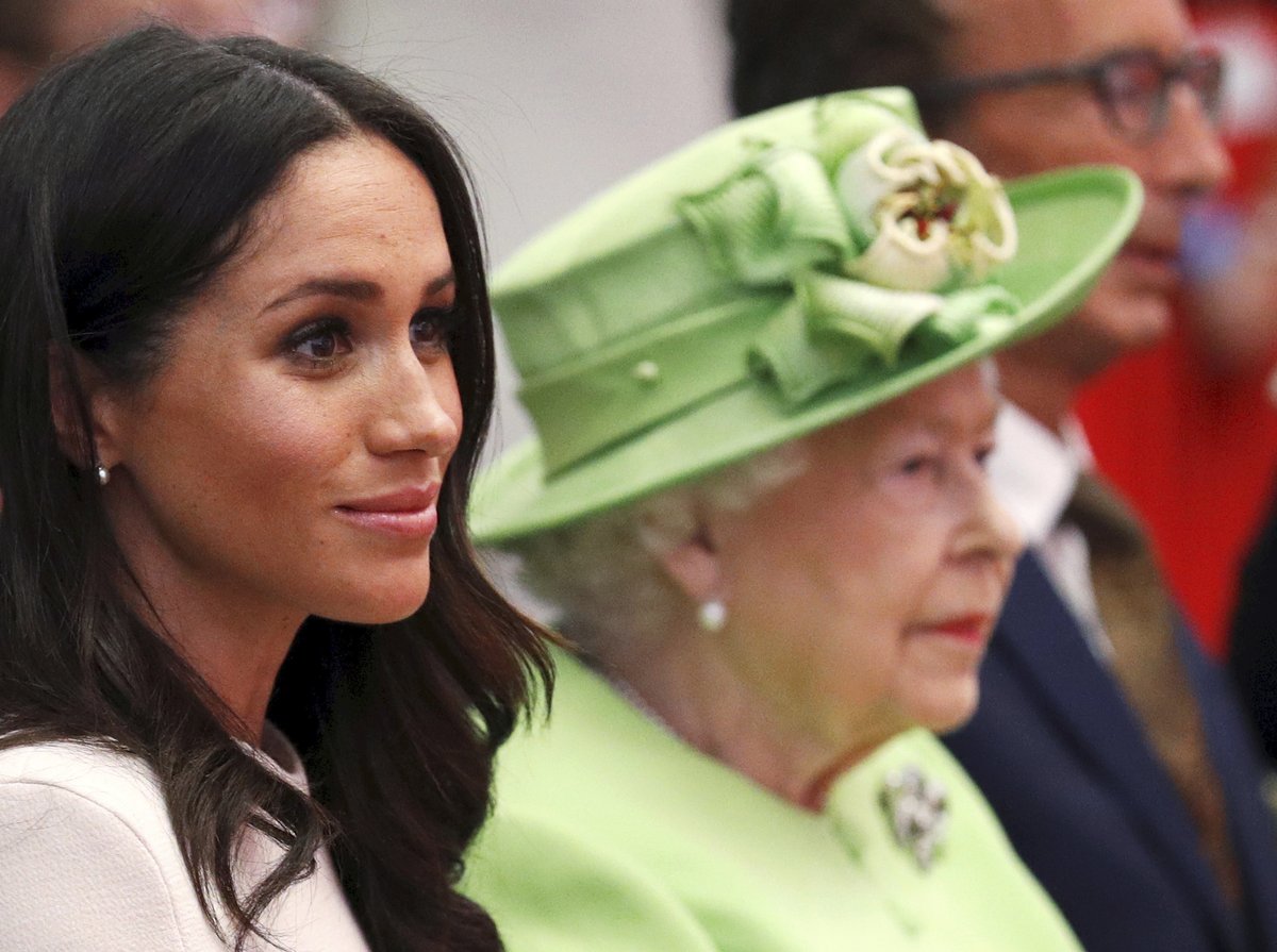 Královna Alžběta a vévodkyně Meghan ze Sussexu