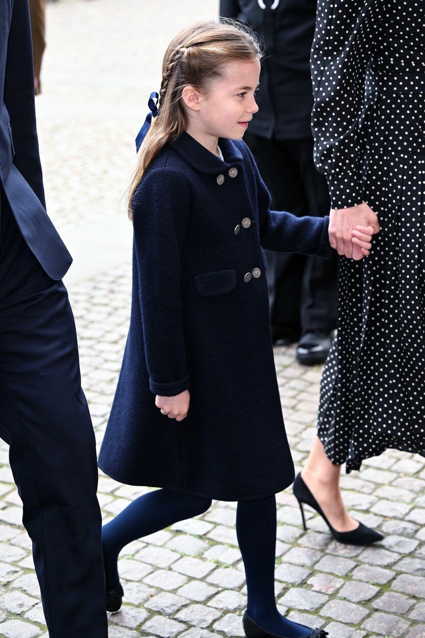 Vzpomínková mše na prince Philipa ve Westminsterském opatství - Vnučka Charlotte, dcera prince Williama a Kate.