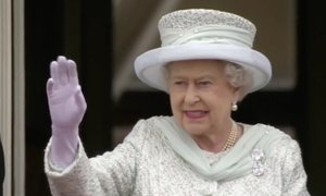 Královna Alžběta zemřela. Co se bude dít? Operace London Bridge