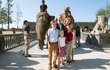 Belgický král Philippe s královnou Mathilde vyrazili s dětmi do zoo