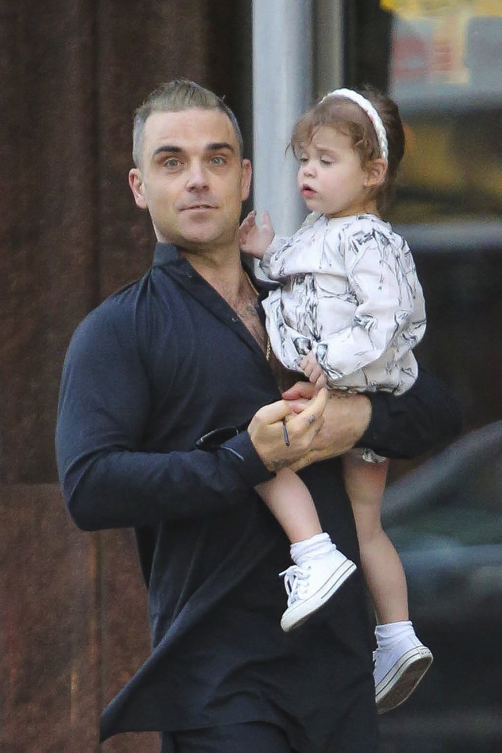 Za družičku půjde i dcera Robbieho Williamse.