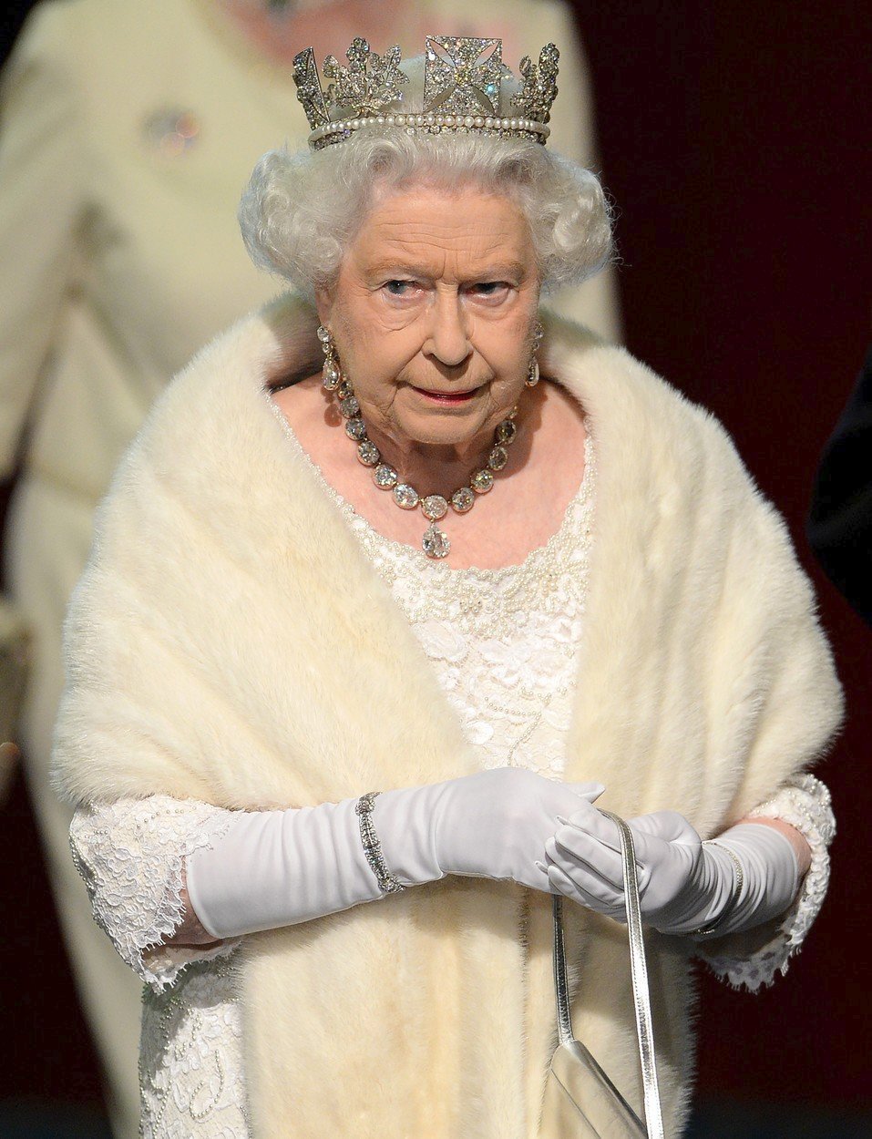 V rodině zůstává již léta. I královna Alžběta ji měla při korunovaci a nosí ji stále na státní otevírání parlamentu.