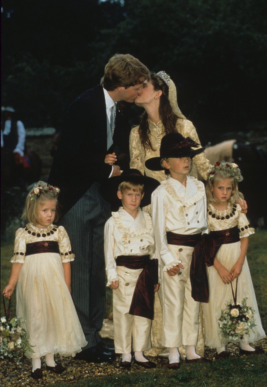 Na svatbě ji měly i její sestra Lady Sarah Spencer a její švagrová Victoria Lockwood (na fotce).