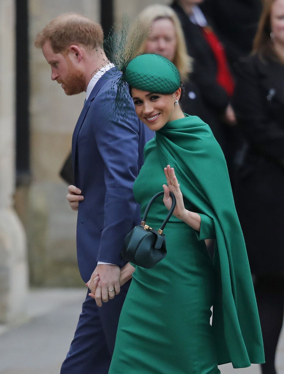 Meghan v honosné róbě zářila.