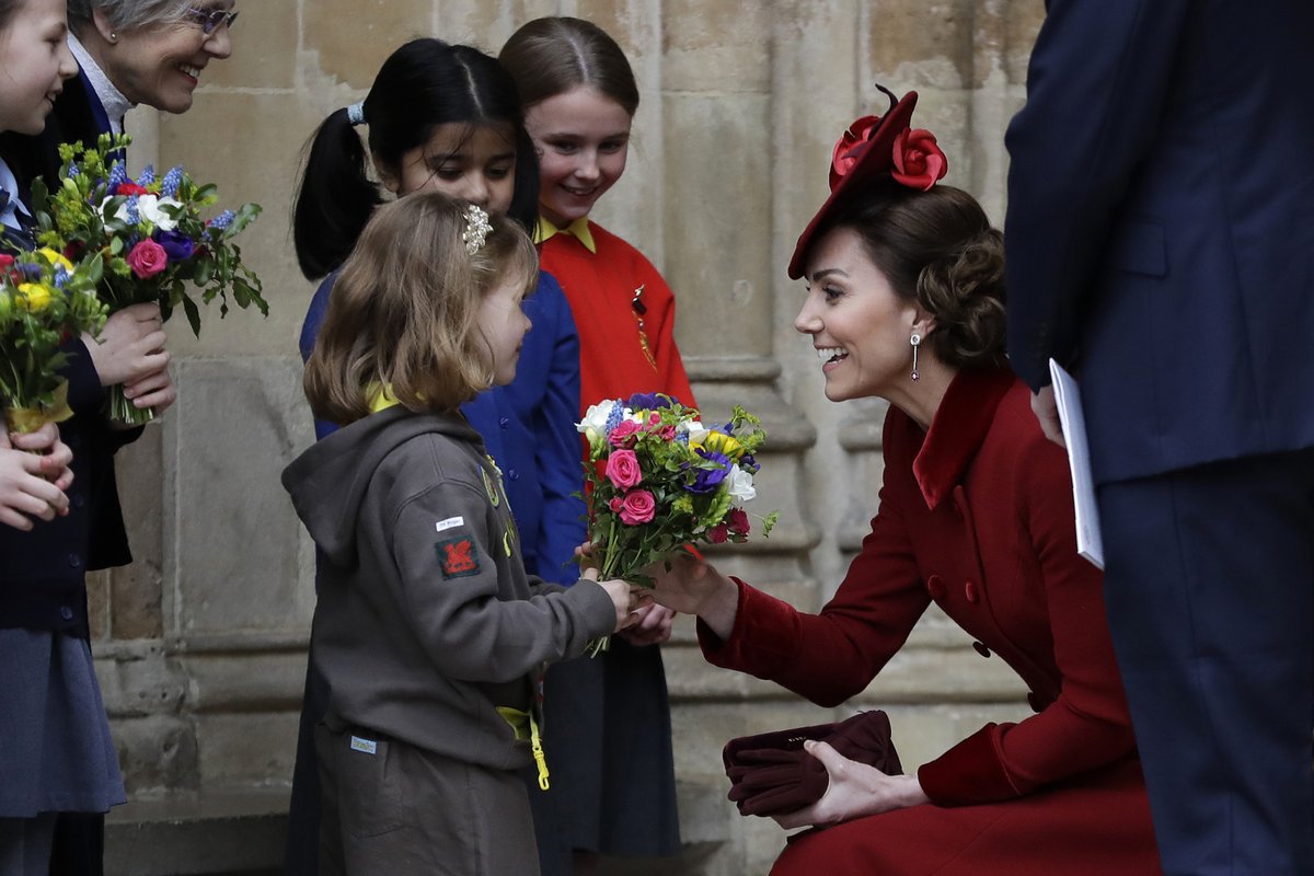 Kate Middletonová (38) dostala také jednu z květin.