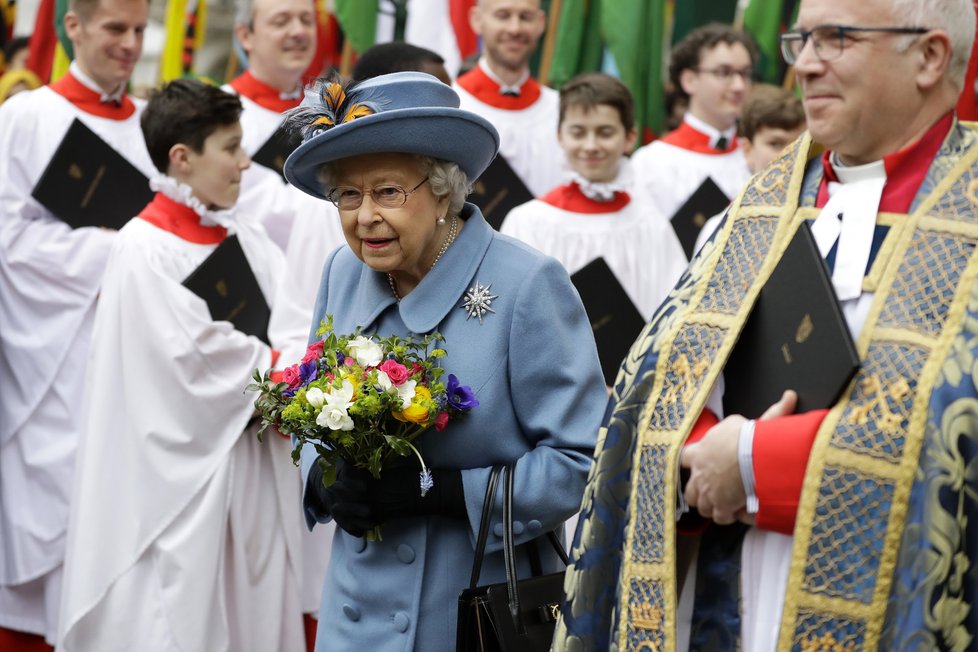 Královna Alžběta II. ve Westminsterském opatství.