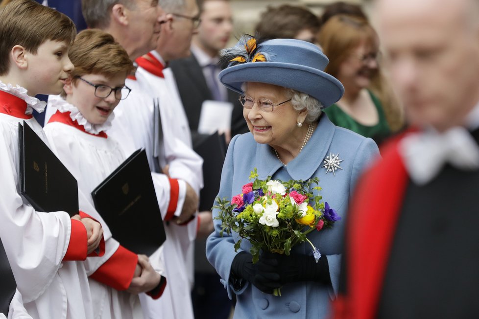 Královna Alžběta II. ve Westminsterském opatství.