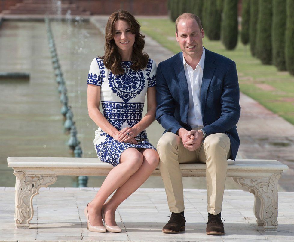 Princ William a Kate před Taj Mahalem