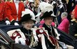 Slavnostní ceremoniál Podvazkového řádu: královna Alžběta a princ Philip