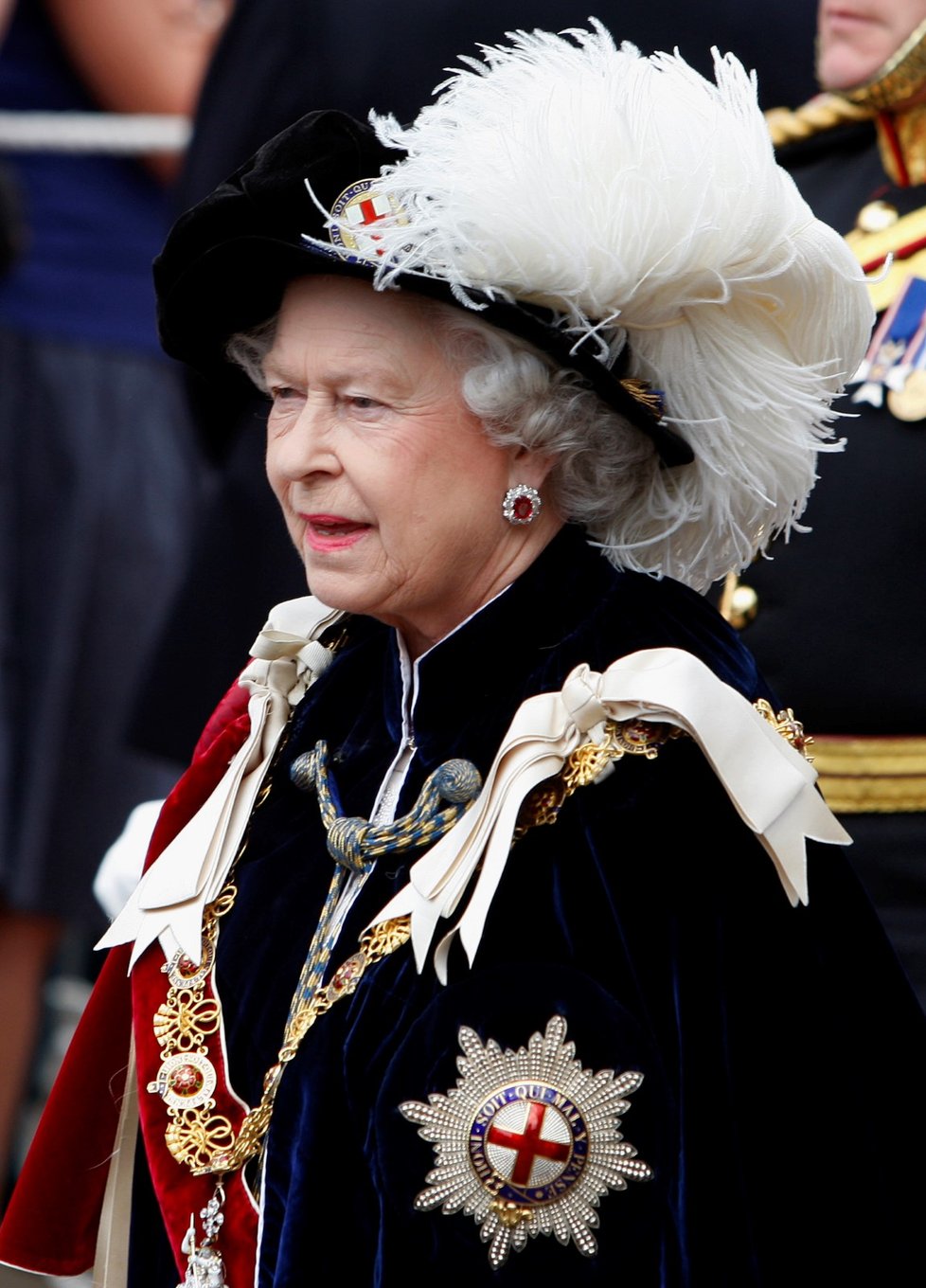 Slavnostní ceremoniál Podvazkového řádu: královna Alžběta