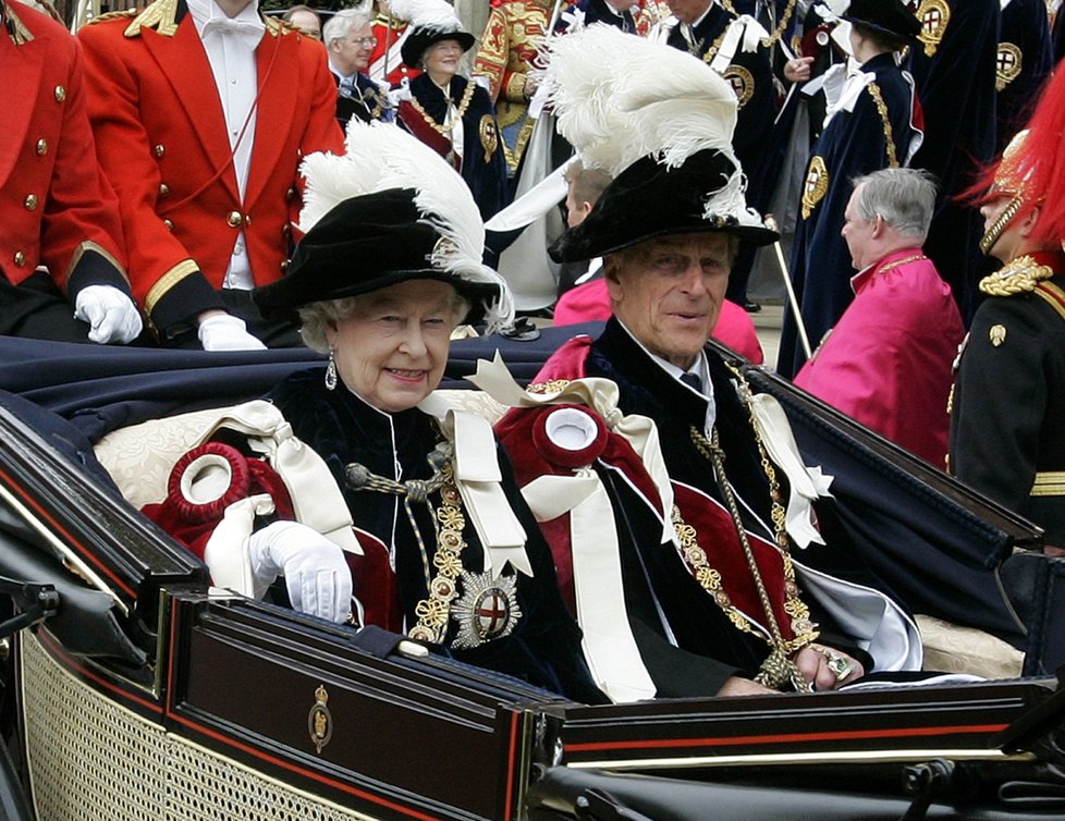 Slavnostní ceremoniál Podvazkového řádu: Královna Alžběta II. a princ Philip