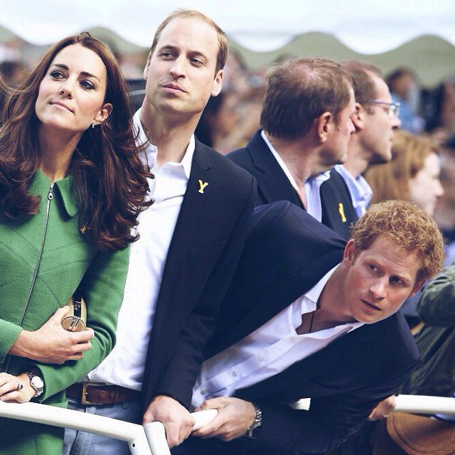 Princ Harry, princ William a vévodkyně Kate.