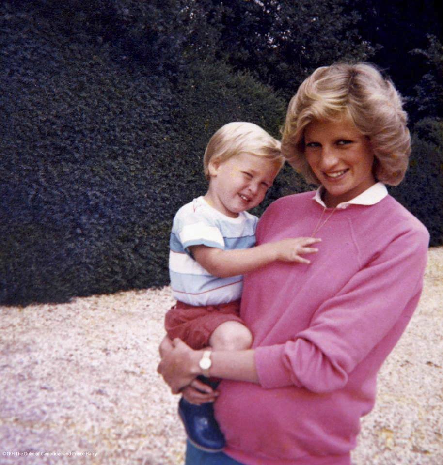 Princ William se svou matkou, princeznou Dianou