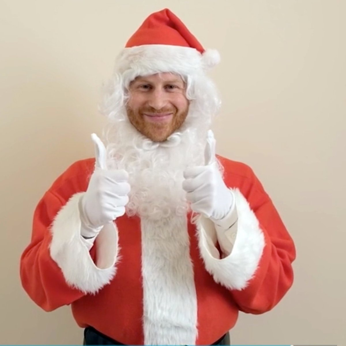 Princ Harry převlečený za Santa Clause