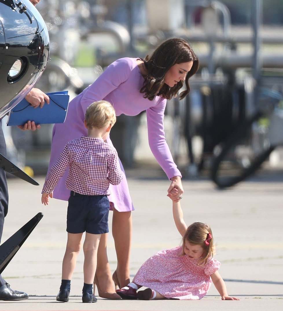 Pád princezny Charlotte. Ani členům královské rodiny se malé karamboly nevyhýbají.