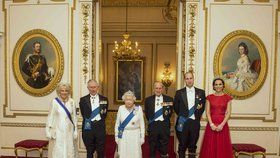 Královské focení v Buckinghamském paláci: Kate září jako diamant!