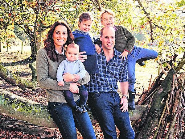 William a Kate se svými třemi ratolestmi.