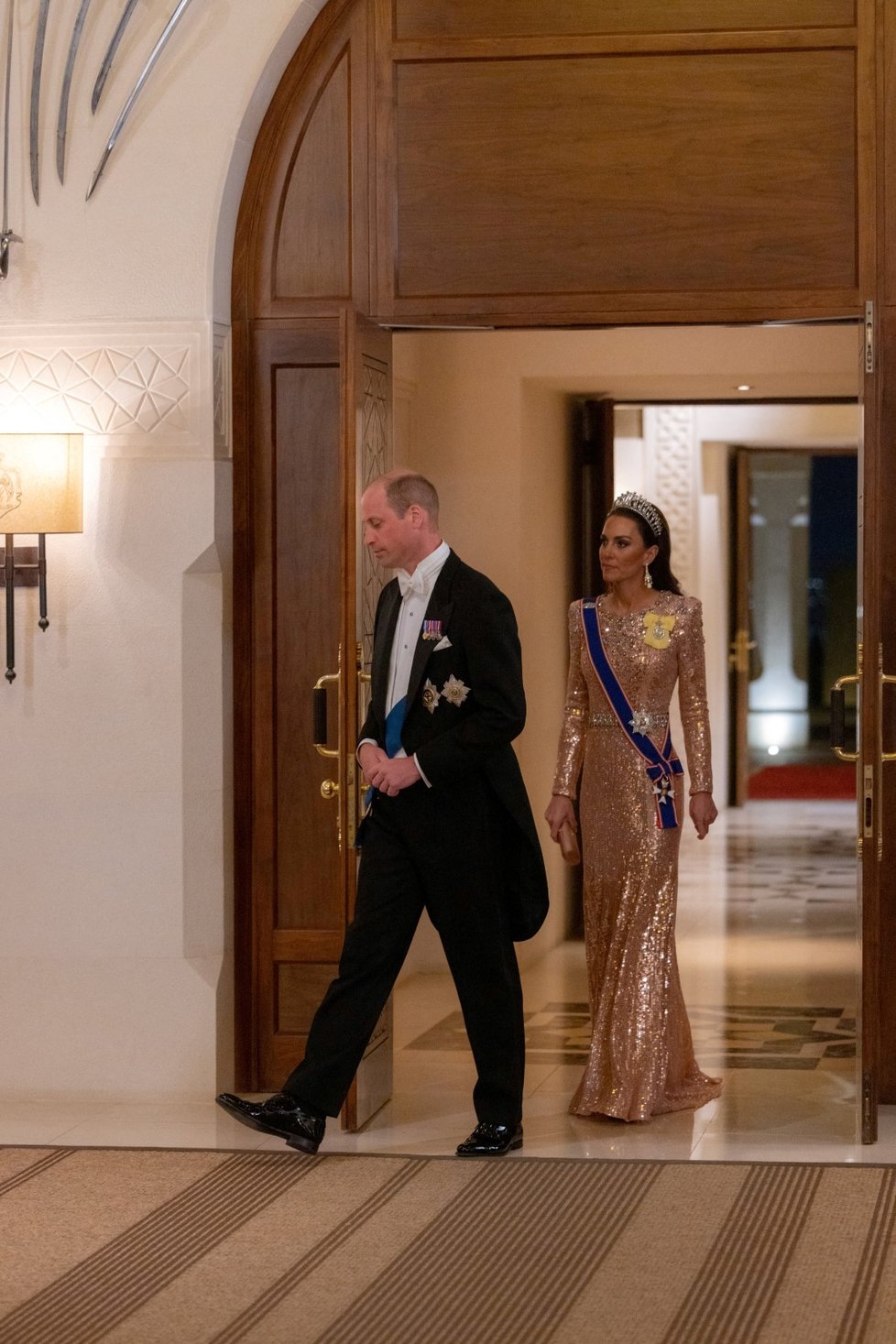 Kate a William na svatební hostině jordánského korunního prince Husajna s princeznou Rádžvou.