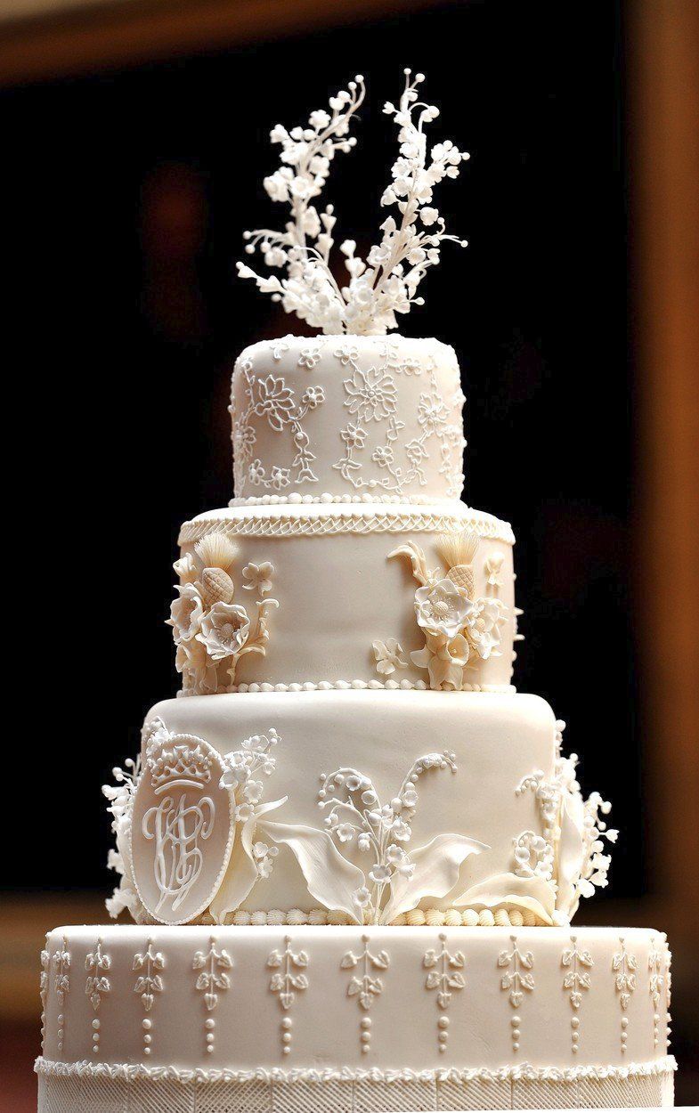 Z královského svatebního dortu se schovávalo horní patro do mrazáku na křtiny potomků.
