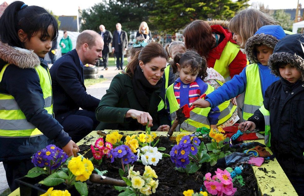 Vévoda a vévodkyně z Cambridge navštívili v Blackpoolu Revoe Park, nedávno upravenou komunitní zahradu.