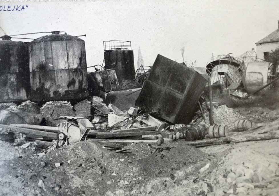 Kralupy nad Vltavou a následky bombardování.