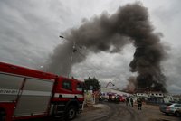 V Kralupech nad Vltavou hořel sklad: Příčinu požáru bude zjišťovat vyšetřovatel