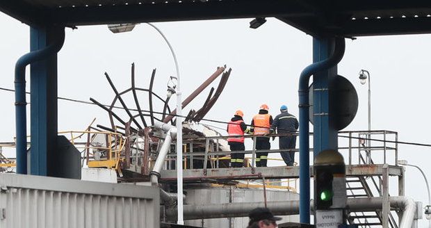 Výbuch v Kralupech: Šest mrtvých po explozi plynu v areálu chemičky, neměli šanci přežít