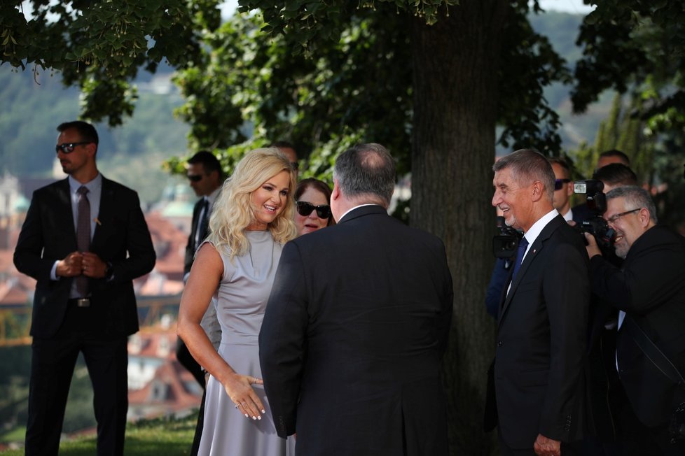 Kramářova vila: Monika Babišová, Mike Pompeo a Andrej Babiš (ANO; 12. 8. 2020)